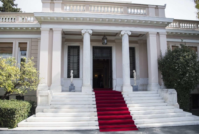 Директорот на службата за разузнавање на Грција и генералниот секретар на грчката Влада си поднесоа оставки