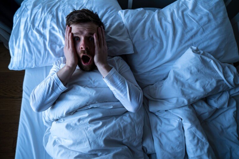 Мислите ви бегаат и не можете да заспиете? Шест работи кои треба да ги направите 30 минути пред да си легнете!