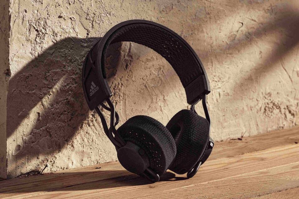„Адидас“ ги претстави новите сончеви блутут-слушалки