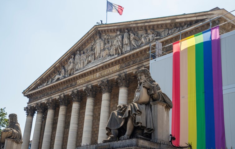 Француската влада ги објави плановите да назначи амбасадор за правата на ЛГБТ+