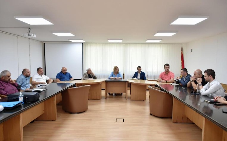 Координативен состанок на скопските градоначалници и Штабот за спасување и заштита: Се интервенира на сите локации, екипите остануваат мобилизирани на терен, се чисти со сите расположливи ресурси