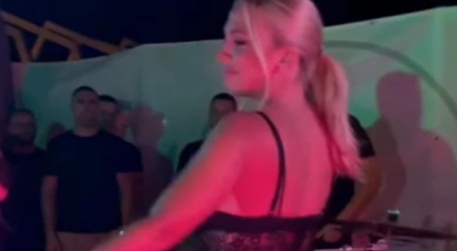 Милица Тодоровиќ на настап заигра стомачен танц и ја крена атмосферата до плафон (видео)