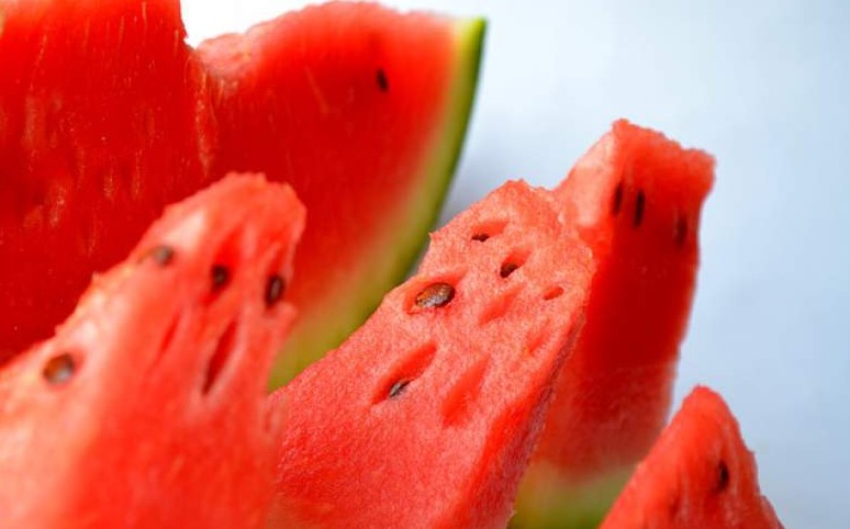 Семките од лубеницата се многу здрави: НЕ ГИ ФРЛАЈТЕ!