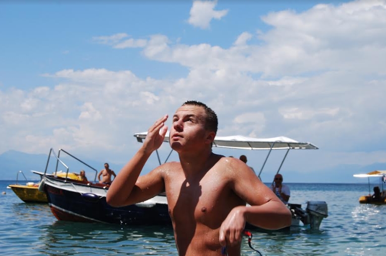 Младиот пливач Пејчиновски доби стипендија од Владата
