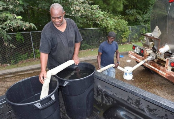 Мисисипи по поплавите остана без вода, повикана Националната гарда да помогне