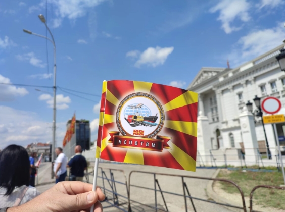 Независниот синдикат на професионални возачи на транспорт на протест пред Владата