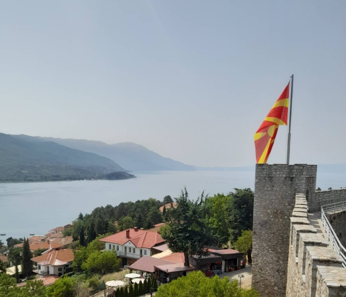 ВМРО-ДПМНЕ: Фолирантите Левица, заедно со СДС и ДУИ не го гласаа буџетот на општина Охрид за нови мега проекти