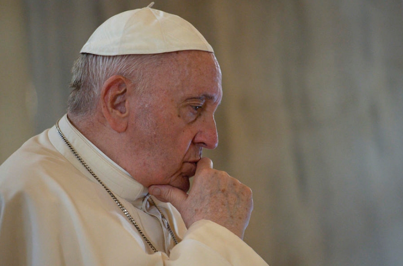 Папата од Бахреин апелираше верските водачи да помогнат да се тргне светот од „работ на кревката пропаст“