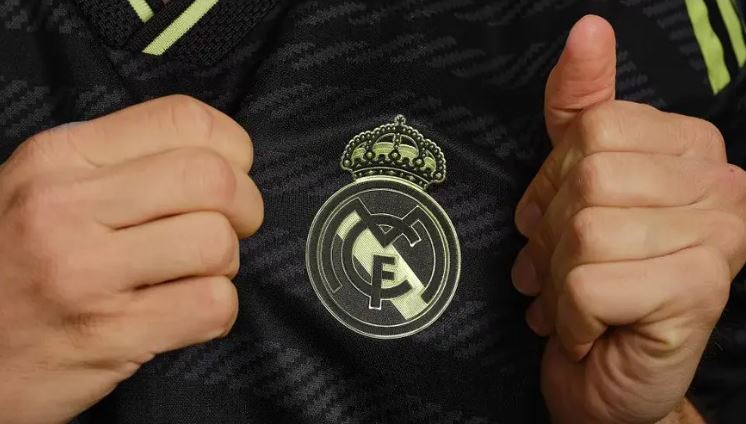 Реал Мадрид го претстави третиот дрес – навивачите воодушевени (ФОТО)