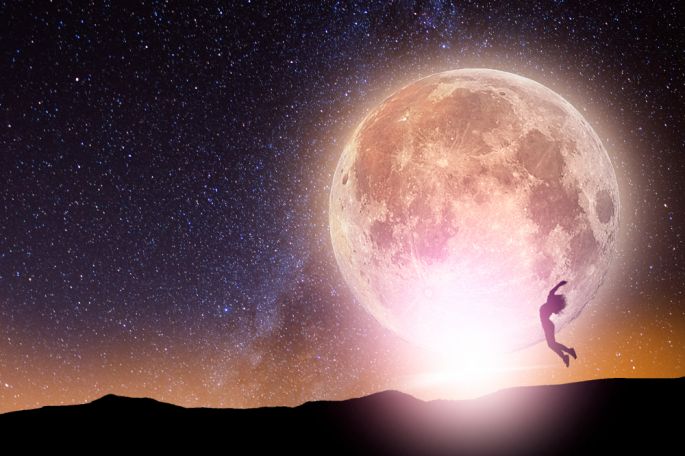 Ќе им го преврти животот наопаку: Полната месечина во Водолија носи хаос за овие четири знаци