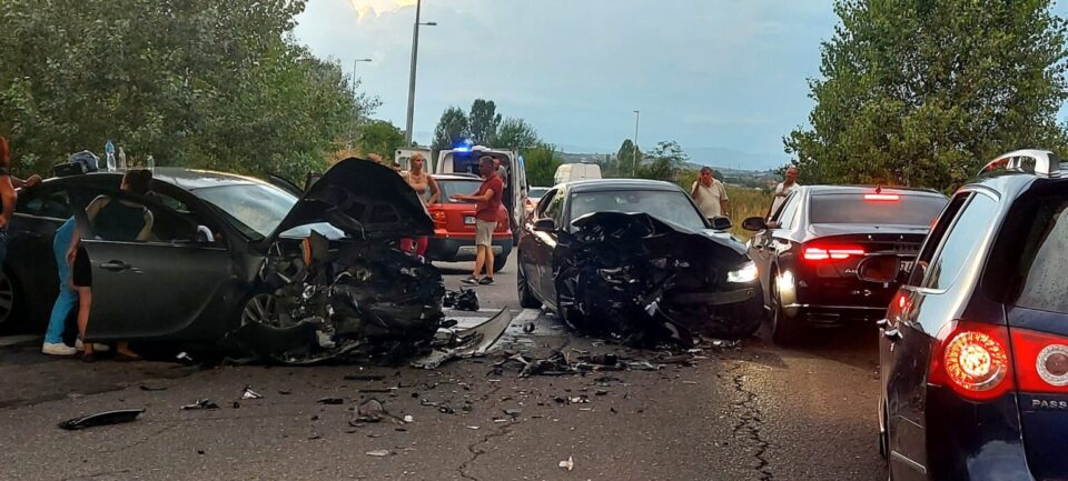 Пет лица повредени во тешката сообраќајка кај клучката Хиподром