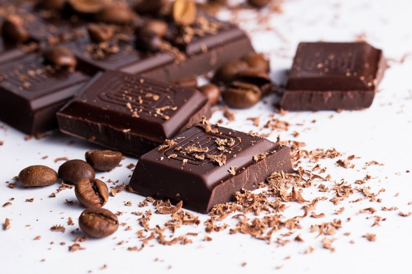 Добри вести за љубителите на темно чоколадо: Научниците открија дека какаото го намалува крвниот притисок и го штити вашето срце