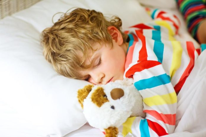 Децата на возраст од две до четири години понекогаш тешко заспиваат