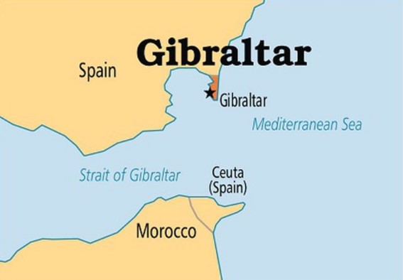 Акција за спречување еколошка катастрофа по судар на два брода кај Гибралтар