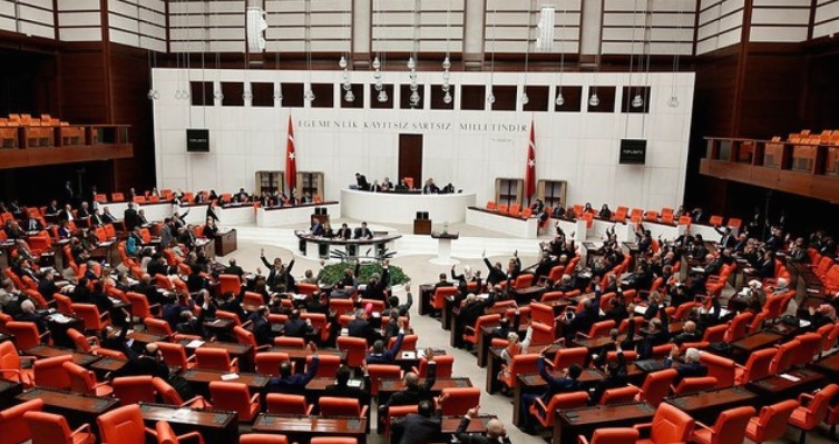 Анкета: Помалку од еден процент е разликата помеѓу турската владејачка АКП и опозициската ЦХП