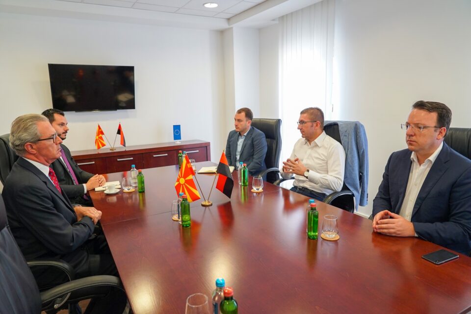 Мицкоски оствари средба со амбасадорот на ОБСЕ во Македонија, Клеменс Која