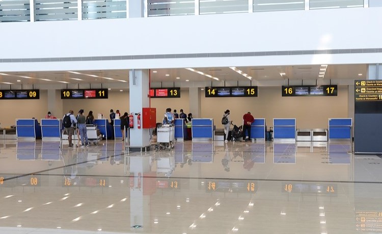 Во Африка парализирани аеродромите поради штрајкот на контролорите на лет