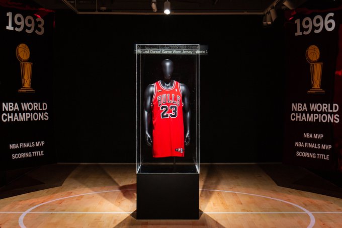 Дресот на Мајкл Џордан од НБА финалето во 1998 година продаден за рекордна цифра
