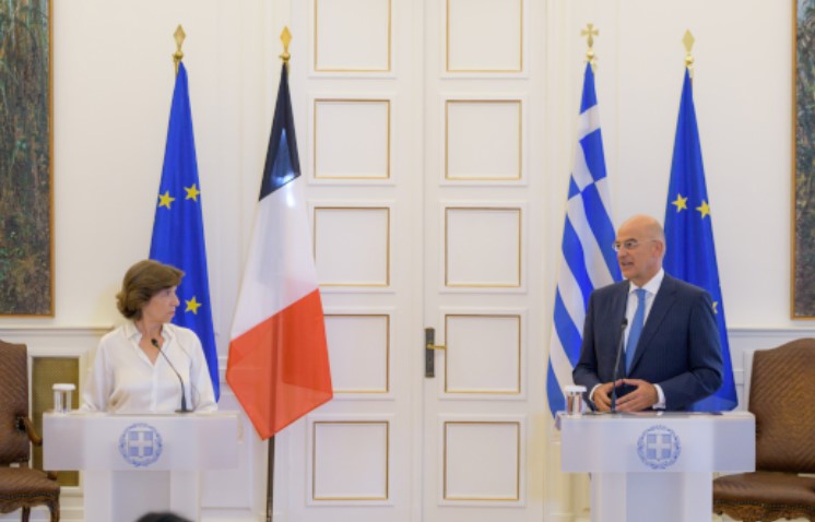 Колона: Взаемна помош меѓу Грција и Франција во случај на вооружен напад