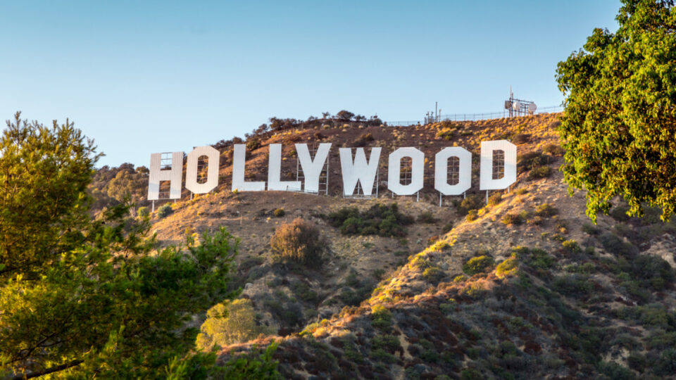 Реставрирање на знакот „Холивуд“ во Лос Анџелес