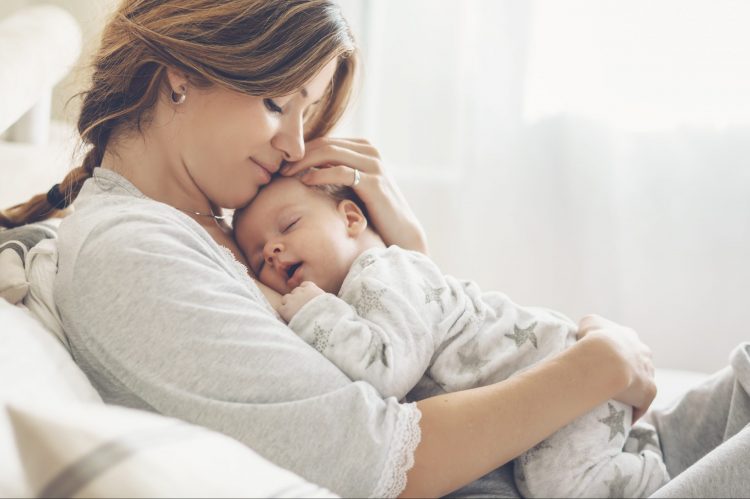 Научници објаснуваат како да го заспиете бебето за 13 минути