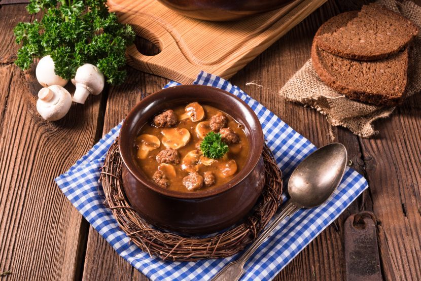 Идеја за ручек: Говедско месо во сос од печурки, совршен оброк за септемвриските денови