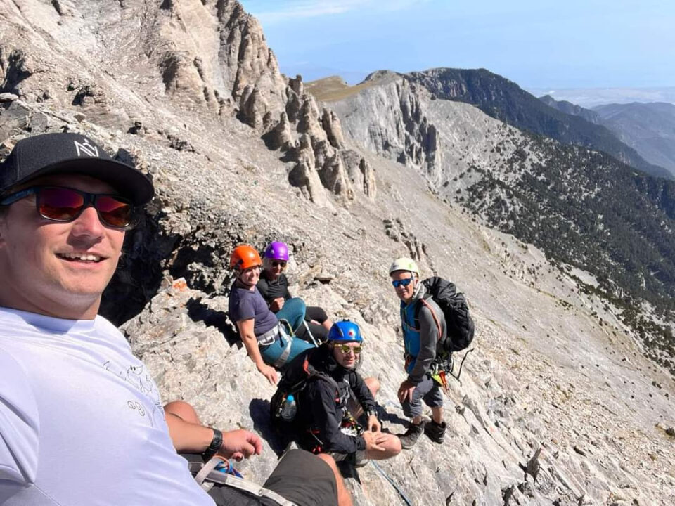 Пет планинари од ПК Љуботен го искачија Митикас, највисокиот врв на Олимп