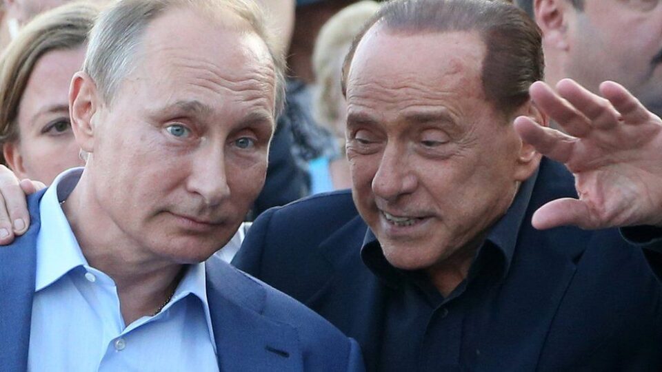 ЕК: Вотката од Путин за Берлускони ги прекршува европските санкции