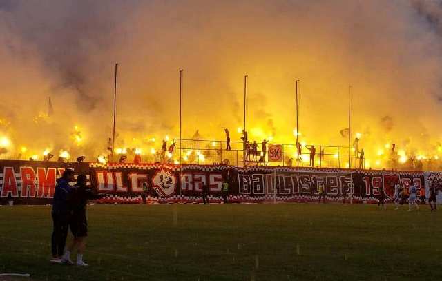 ФФМ ПРЕСЕЧЕ – жестока парична казна за Балистите кои се обидоа да го запалат стадионот во Тетово