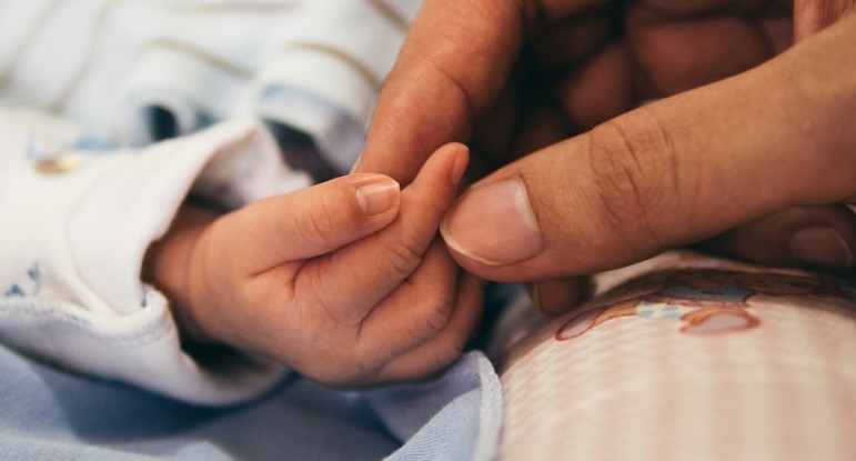 УЖАС во Британија: 45 бебиња починале во две болници поради несоодветна грижа за нив