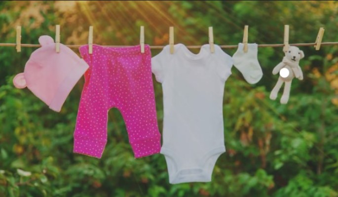 Сите родители мора да ги знаат овие ПРАВИЛА: Со бебешката и детска облека правите големи грешки