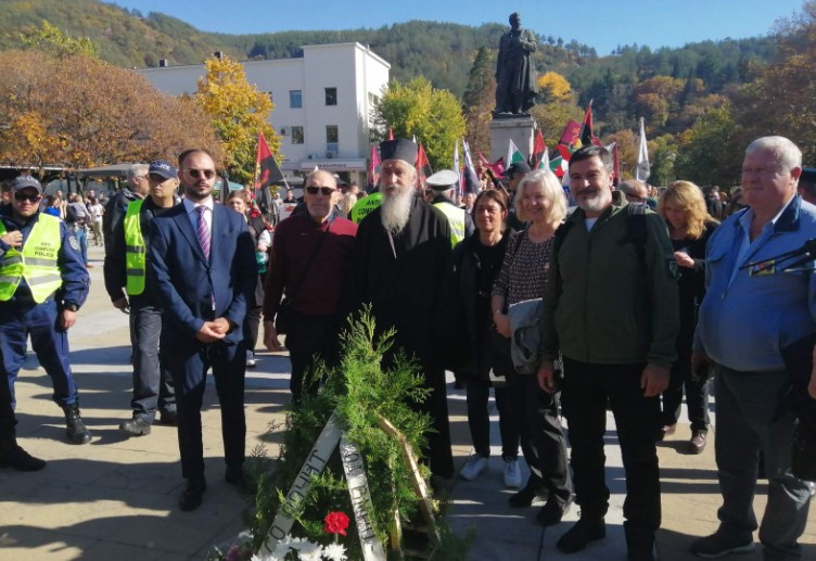 ВМРО-Бугарско национално движење го спречи положувањето цвеќе пред споменикот на Гоце Делчев во Благоевград