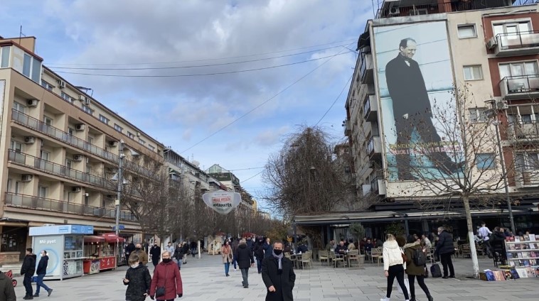 Проф Спахиу за Бета: По визната либерализација до 500.000 граѓани би можеле да го напуштат Косово