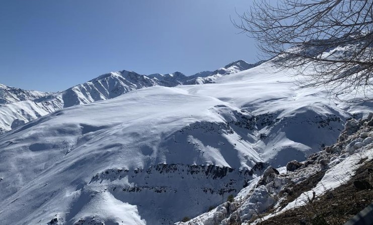 Трагедија: Во снежна лавина во Индија загинаа најмалку 10 планинари