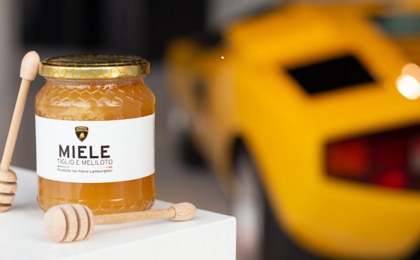 И Ламборџини произведува мед и го подарува, ќе погодите ли на кого?!