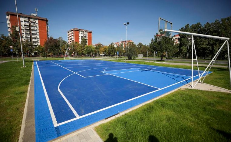 Пуштени во употреба едукативен полигон за велосипеди, нови игралишта за фудбал и кошарка во општина Аеродром