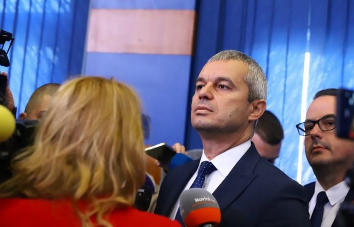 Лидер на бугарска партија избрка новинари од прес-конференцијата во Софија