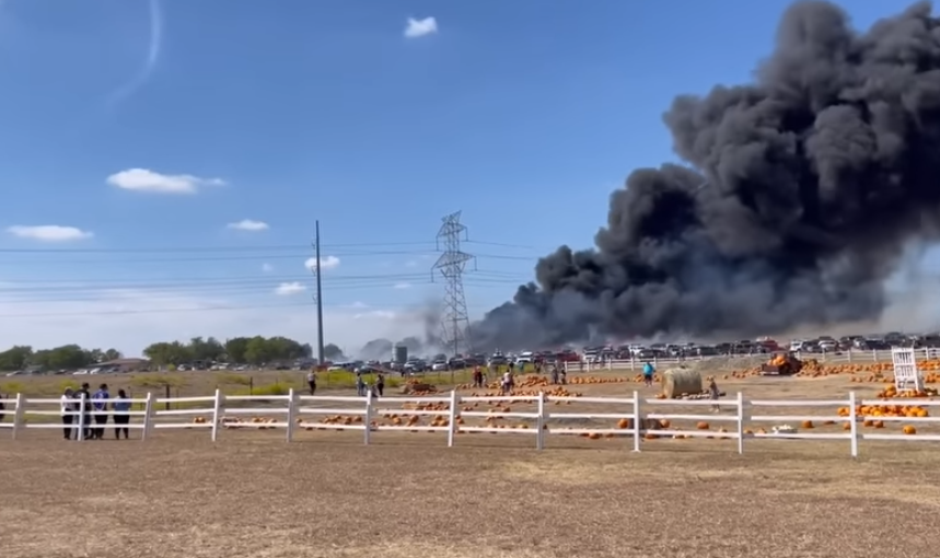 ВИДЕО: Поради една цигара, на паркинг во Тексас изгореле 73 автомобили