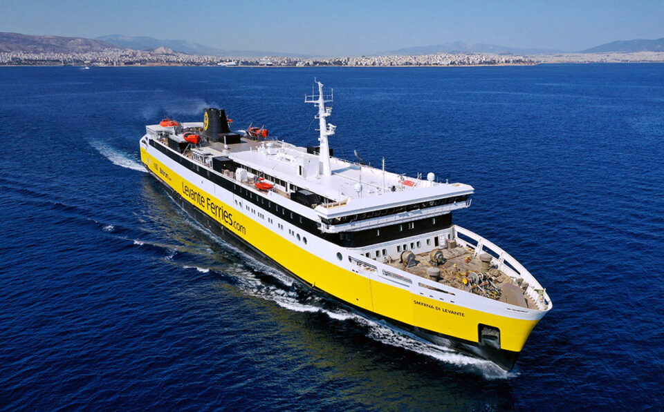 Грција испраќа брод со хуманитарна помош за Турција
