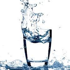 ВЕЧНА ДИЛЕМА: Дали е здраво да пиете вода за време на оброк?