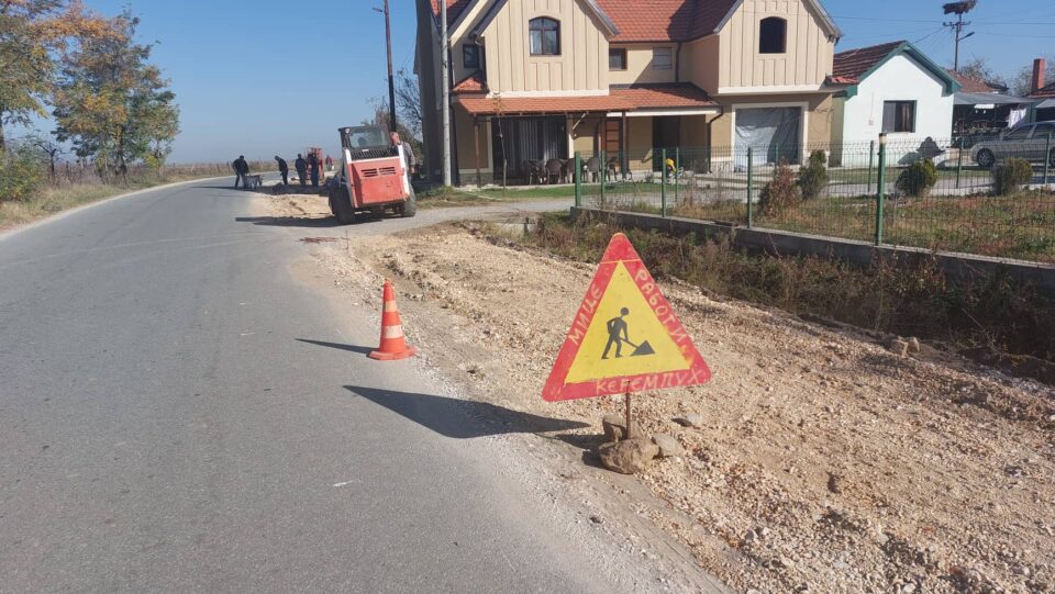 Стевановски: Се поставуваат нови тротоари во Добромири
