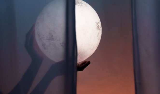 ВЕЧЕРВА ТОЧНО ВО 00:02 ЧАСОТ ПРИСТИГНУВА НЕВЕРОЈАТЕН ПРЕСВРТ! Затемнување на полната Месечина во Бик: Случка која ќе ја одбележи 2022, овие два знаци да се подготват!
