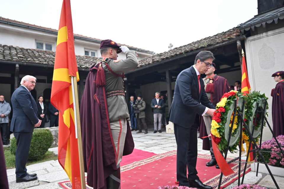 Пендаровски и претседателот Штајнмајер положија венци на гробот на Гоце Делчев во црквата „Св. Спас”