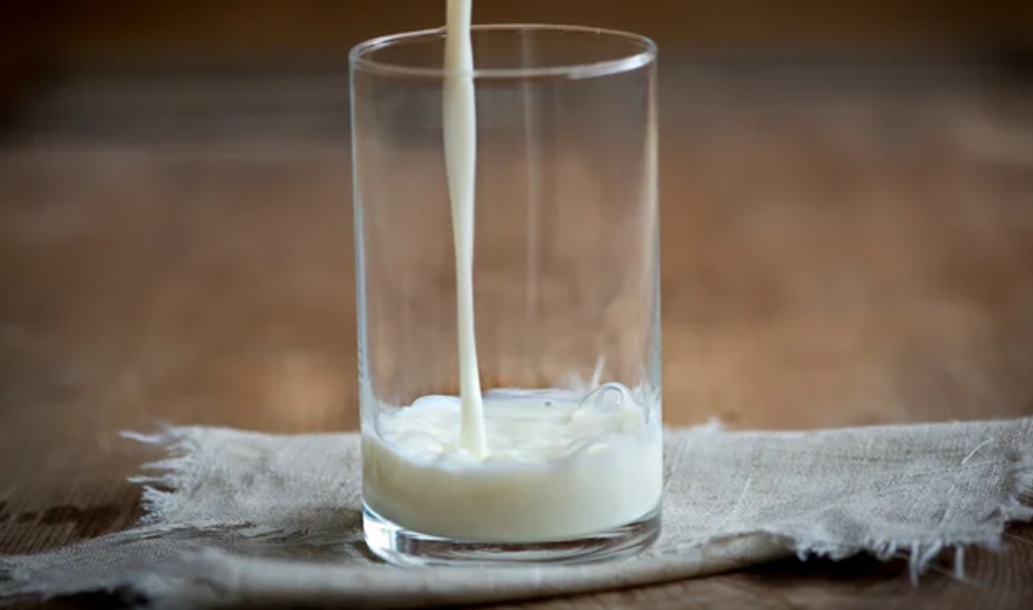 Млекото може да биде МНОГУ ОПАСНО: Ова е ПРВИОТ ЗНАК дека треба да реагирате и веднаш да се консултирате со лекар