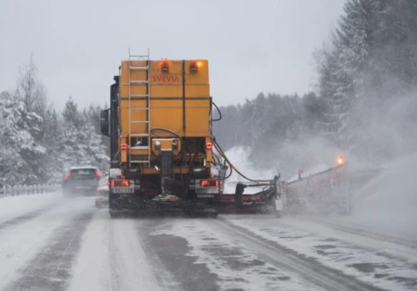 Снегот ја парализираше Шведска – откажани летови, возови, автобуси