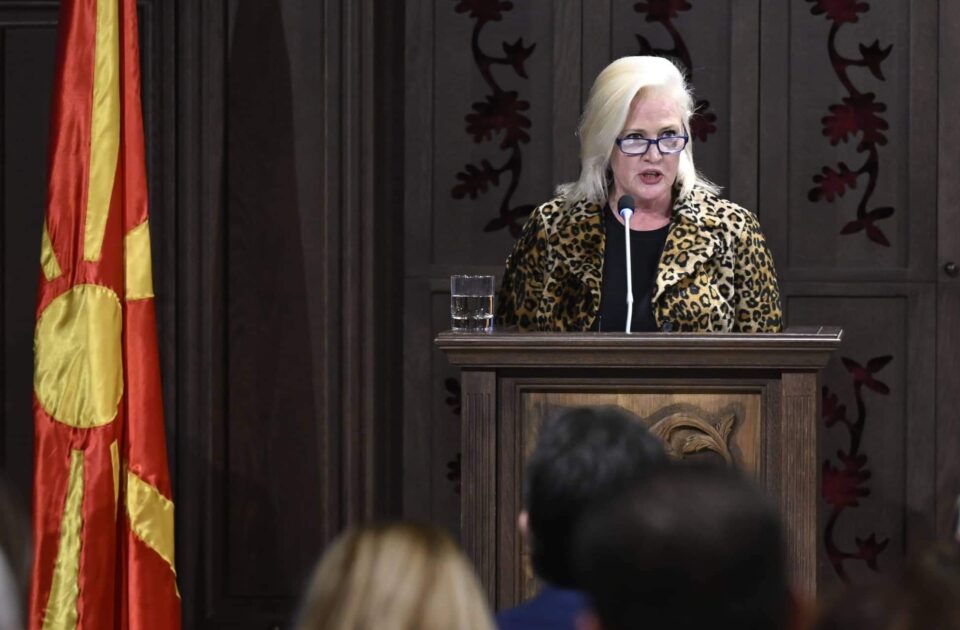 Американската амбасадорка најави, тим за санкции од САД ќе ја сузбива корупцијата во македонското општество
