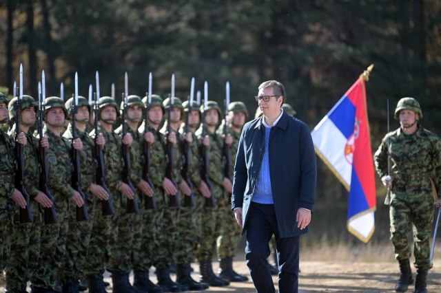 Србија синоќа ја подигна борбената готовност на војската и полицијата- што точно значи тоа?