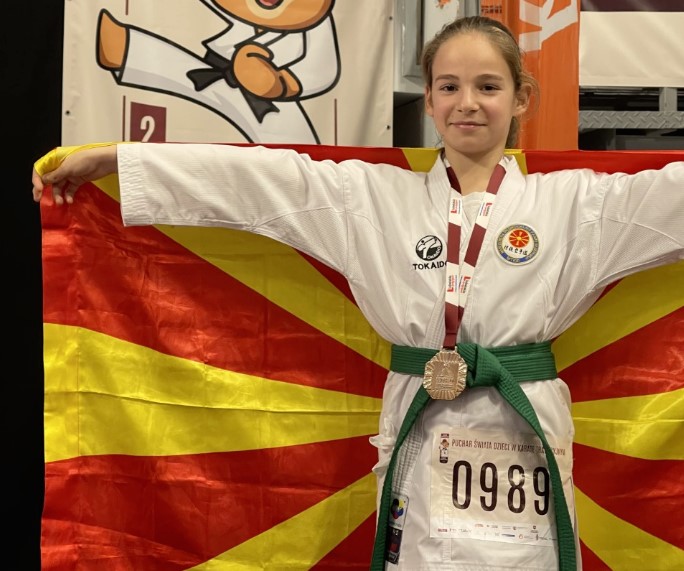 Каратистката Топалоска освои бронзен медал на Светскиот куп во детска категорија