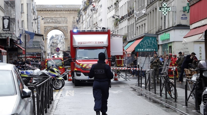 Тројца загинати во пукањето пред курдскиот центар во Париз