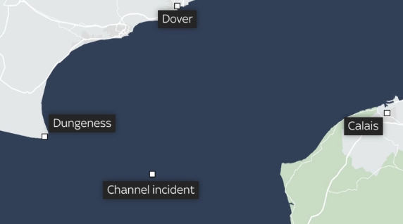 Во тек е спасувачка акција во Ла Манш откако се преврте мал брод